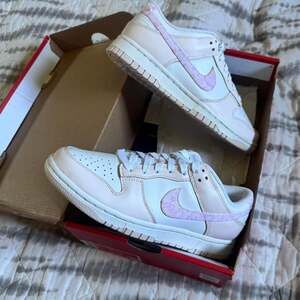 Nike Dunk Low White Pearl Pink Paisley